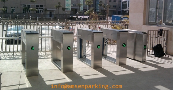 Bridge turnstile for airport metro